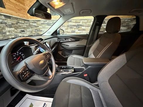 Used 2023 Chevrolet TrailBlazer LT w/ Convenience Package AWD/4WD image 11