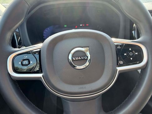 Certified 2025 Volvo XC60 B5 Plus AWD/4WD image 17