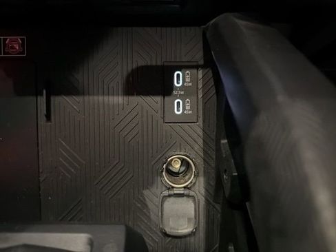 Used 2024 Toyota Tacoma TRD Sport image 28