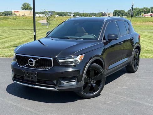 Used 2019 Volvo XC40 T5 Momentum AWD/4WD image 1