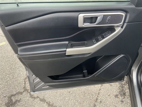 Used 2022 Ford Explorer XLT image 22
