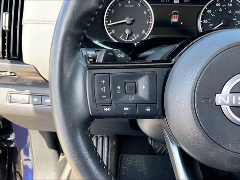 Used 2023 Nissan Pathfinder SL AWD/4WD image 11