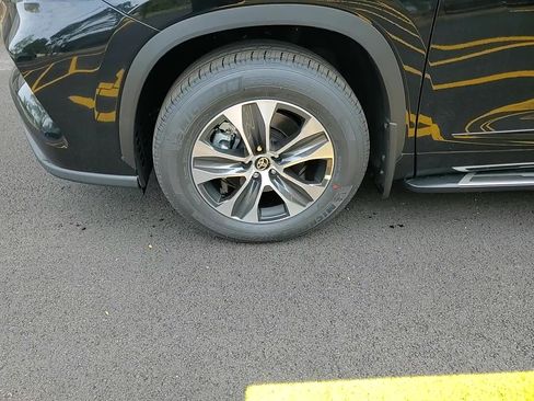 New 2026 Toyota Highlander XLE image 7