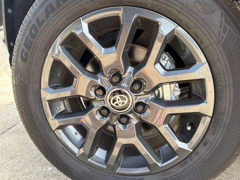Used 2026 Toyota Tundra Platinum AWD/4WD image 11