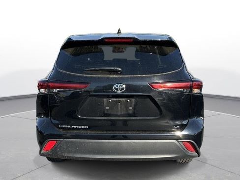Used 2023 Toyota Highlander LE image 7