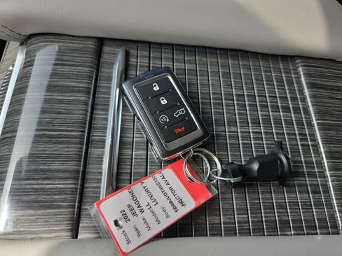 Used 2022 Jeep Wagoneer Series III w/ Flexible Seating Group RWD image 28