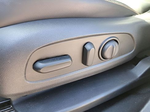 Used 2018 Chevrolet Equinox Premier image 16