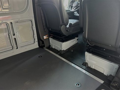 Used 2024 Mercedes-Benz Sprinter 2500 image 11