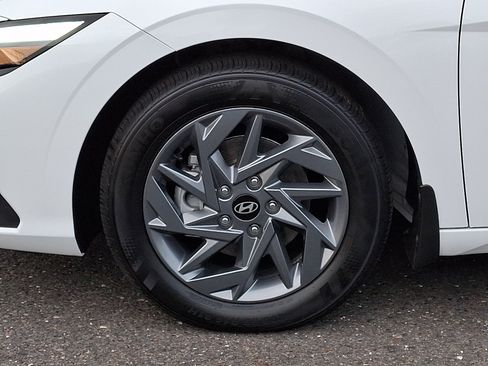 Certified 2024 Hyundai Elantra SEL FWD image 8