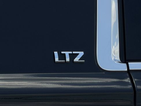 Used 2015 Chevrolet Suburban LTZ AWD/4WD image 11