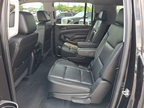 Used 2020 Chevrolet Suburban LT w/ Luxury Package AWD/4WD image 11
