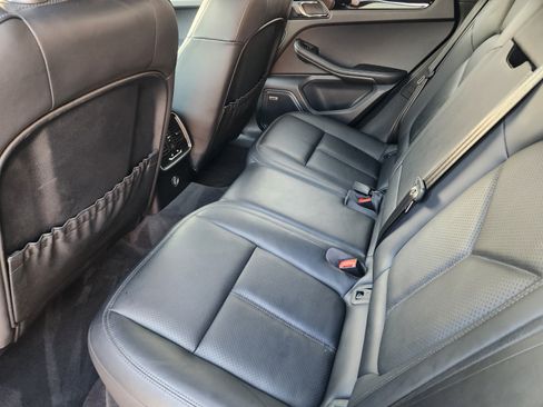 Used 2018 Porsche Macan AWD/4WD image 27