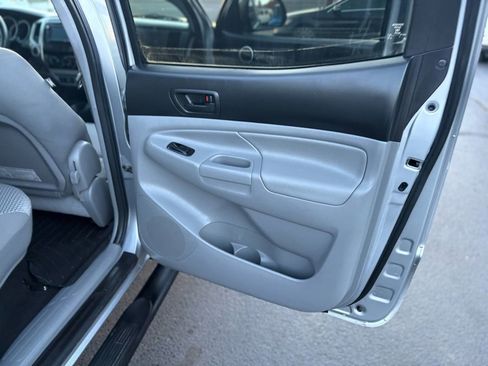 Used 2014 Toyota Tacoma 4x4 Double Cab w/ SR5 Package image 18
