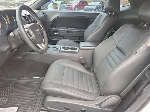 Used 2011 Dodge Challenger SE image 14