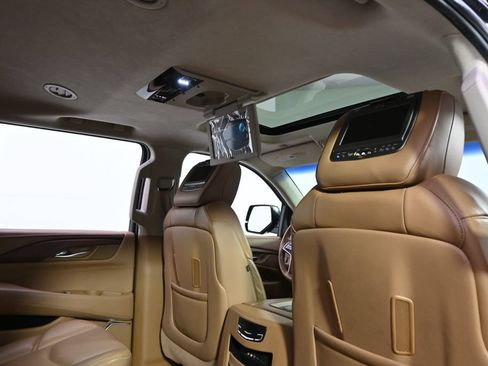 Used 2016 Cadillac Escalade Platinum AWD/4WD image 17