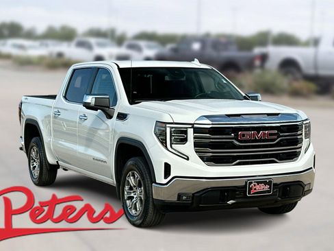 Used 2024 GMC Sierra 1500 SLT image 1