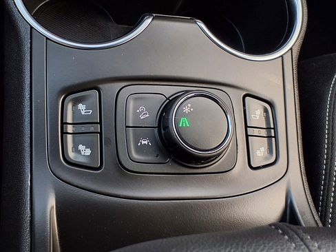 Used 2024 GMC Terrain SLE w/ Driver Convenience Package image 21