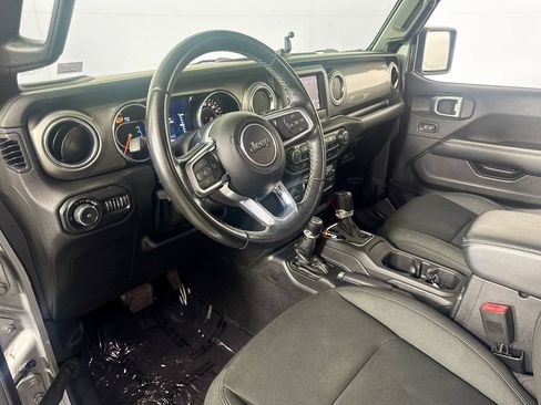 Used 2021 Jeep Wrangler Unlimited Sahara AWD/4WD image 9