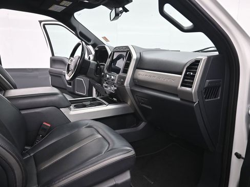 Used 2022 Ford F450 Platinum w/ FX4 Off-Road Package image 24