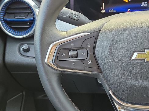 Used 2025 Chevrolet Trax LT w/ Driver Confidence Package FWD image 19