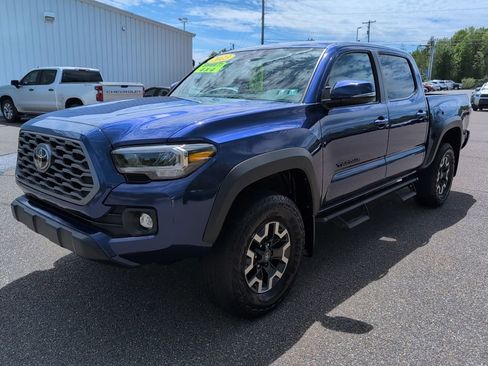 Used 2023 Toyota Tacoma TRD Off-Road w/ Technology Package AWD/4WD image 2