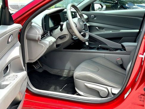 Used 2025 Hyundai Elantra Sport FWD image 13