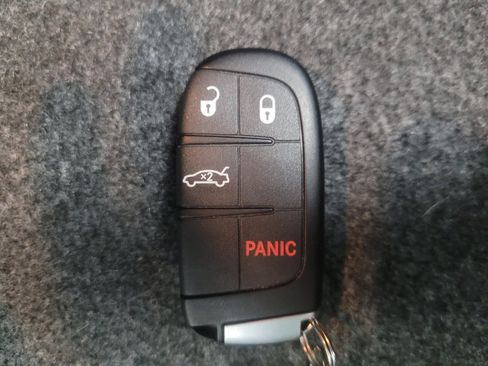Used 2015 Chrysler 200 Limited FWD image 32