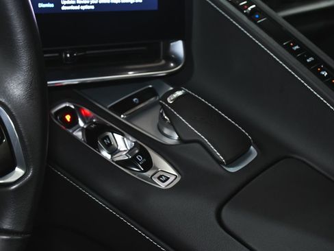Used 2024 Chevrolet Corvette Stingray Convertible RWD image 39