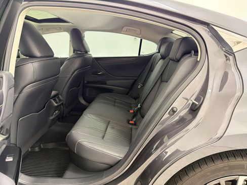 Used 2023 Lexus ES 300h w/ Luxury Package FWD image 15