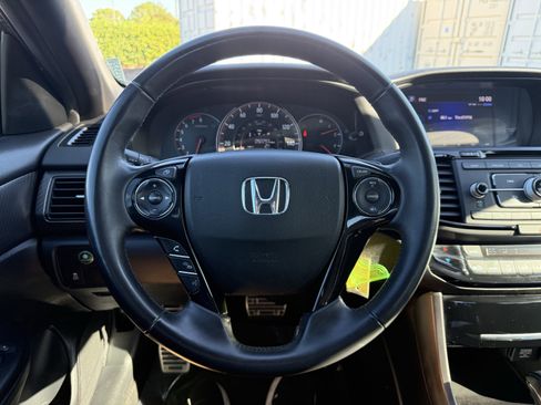 Used 2017 Honda Accord Sport image 24