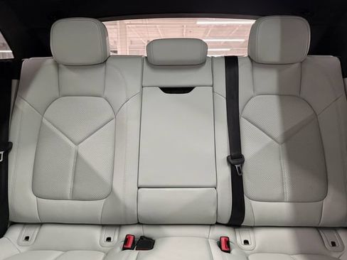 Certified 2026 Porsche Macan AWD/4WD image 28