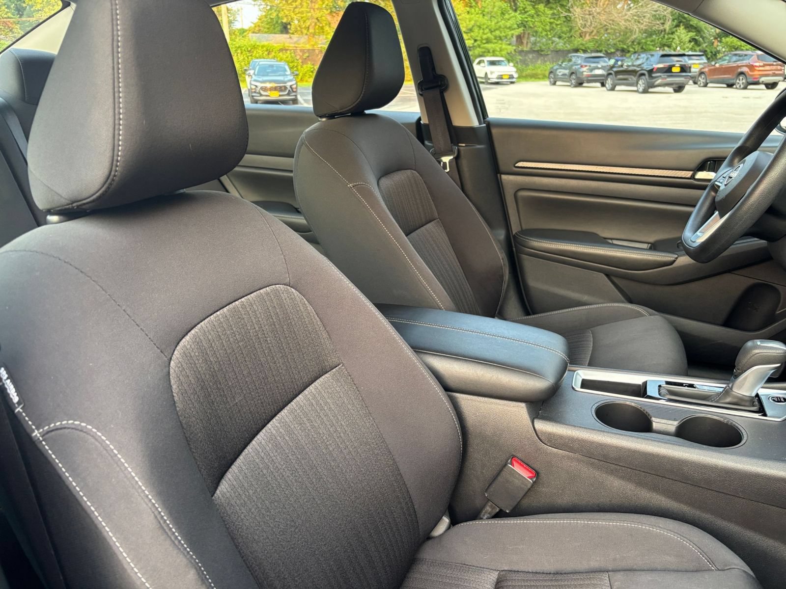 Used 2025 Nissan Altima 2.5 SV FWD image 34