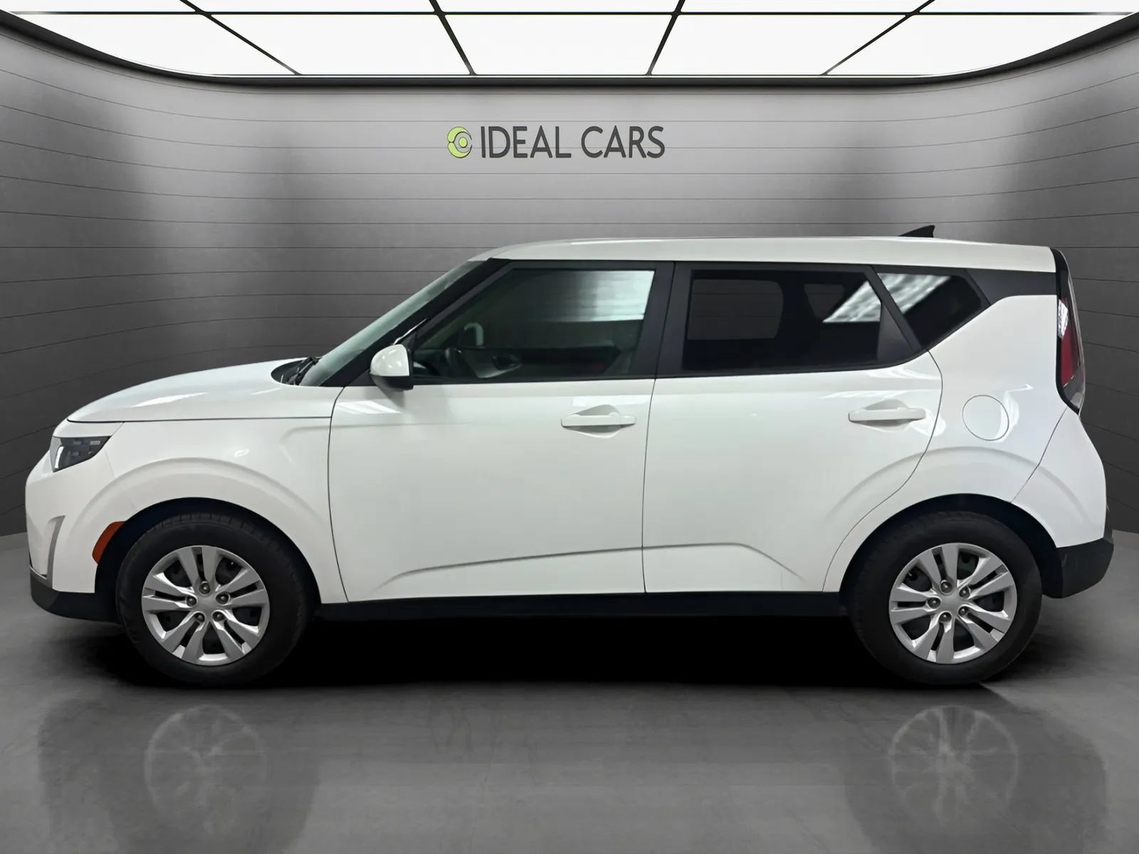 Used 2023 Kia Soul LX FWD image 8