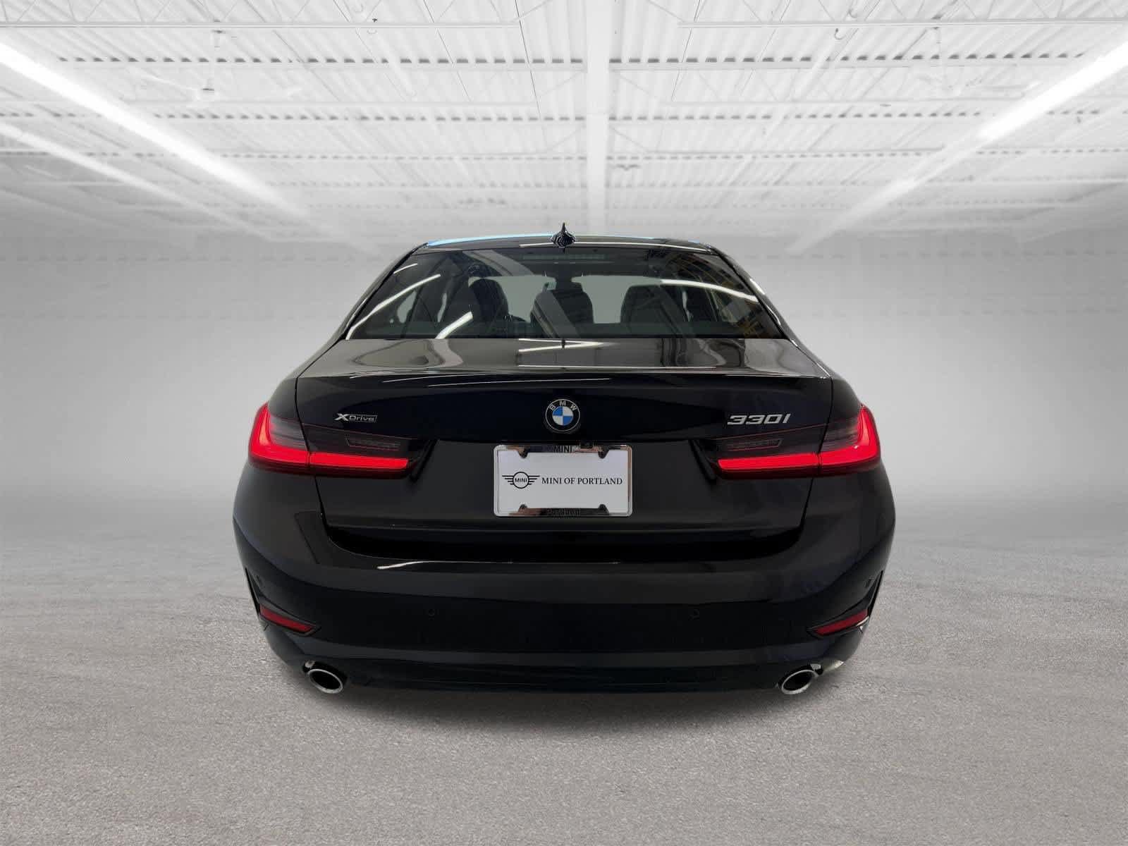 Used 2022 BMW 330i xDrive Sedan w/ Premium Package AWD/4WD image 4