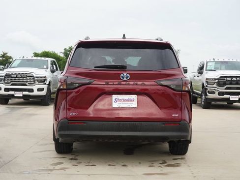 Used 2025 Toyota Sienna XLE FWD image 8