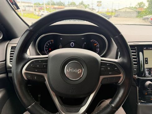 Used 2020 Jeep Grand Cherokee Altitude AWD/4WD image 27