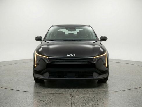 Used 2025 Kia K4 LXS image 2