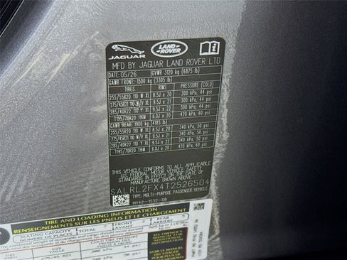 Used 2026 Land Rover Discovery Dynamic SE AWD/4WD image 34