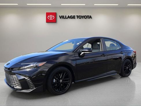 Certified 2026 Toyota Camry SE image 1