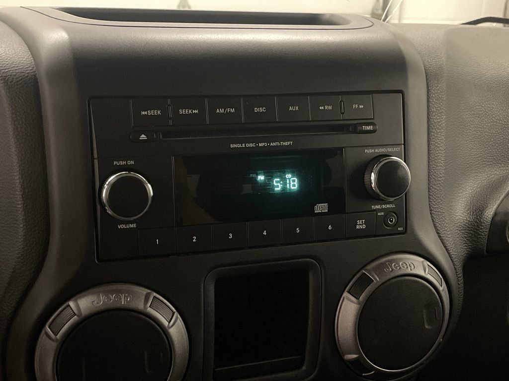 Used 2018 Jeep Wrangler Sport AWD/4WD image 7