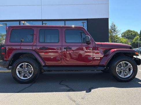 Used 2021 Jeep Wrangler Unlimited Sahara AWD/4WD image 3