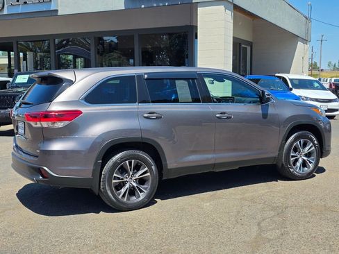 Used 2019 Toyota Highlander LE image 34