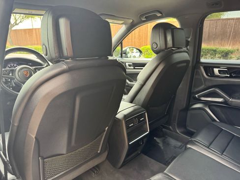 Used 2020 Porsche Cayenne image 31