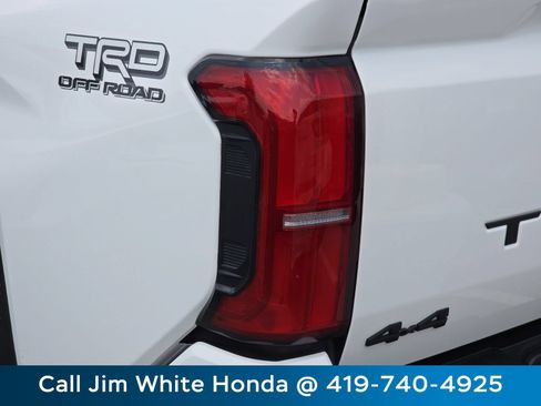 Used 2025 Toyota Tacoma TRD Off-Road w/ TRD Off Road Upgrade Package AWD/4WD image 13