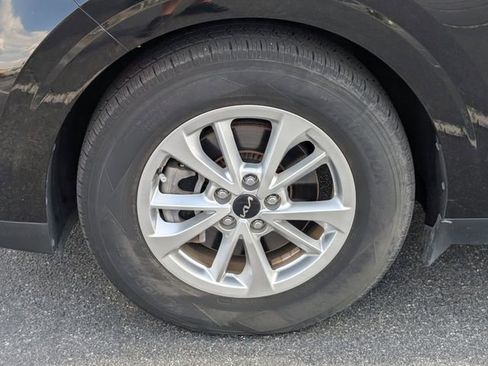 Used 2022 Kia Carnival LX FWD image 13