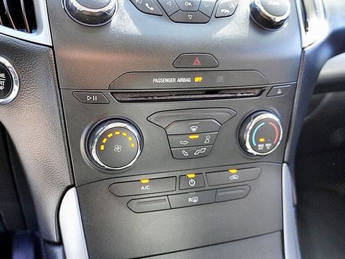 Used 2018 Ford Edge SE image 29