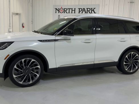 Used 2025 Lincoln Aviator Reserve w/ Illumination Package image 6
