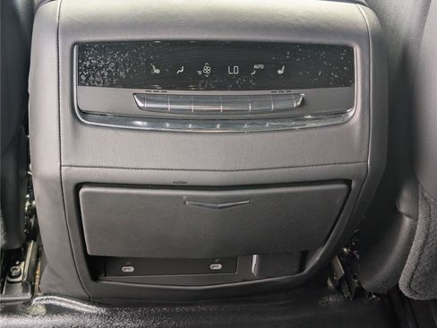Used 2023 Cadillac Escalade Luxury AWD/4WD image 18