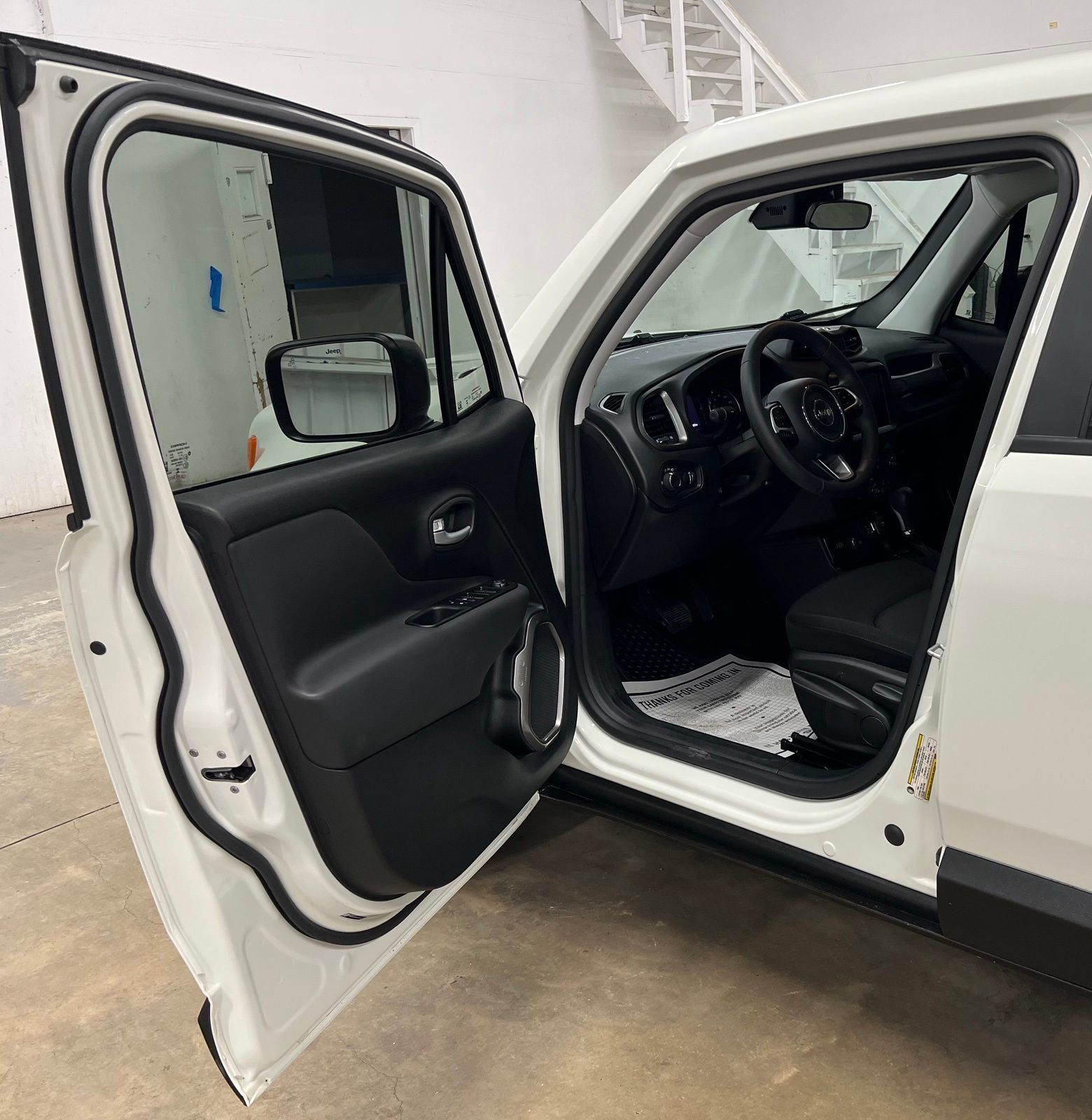 Used 2023 Jeep Renegade Latitude AWD/4WD image 21