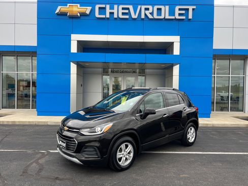 Used 2019 Chevrolet Trax LT w/ LT Convenience Package FWD image 1